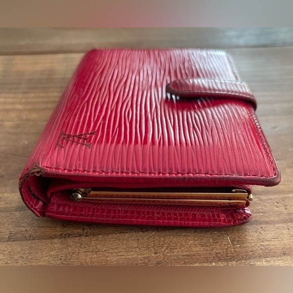 Louis Vuitton Epi Leather Kiss Lock Wallet - Picture 2 of 7